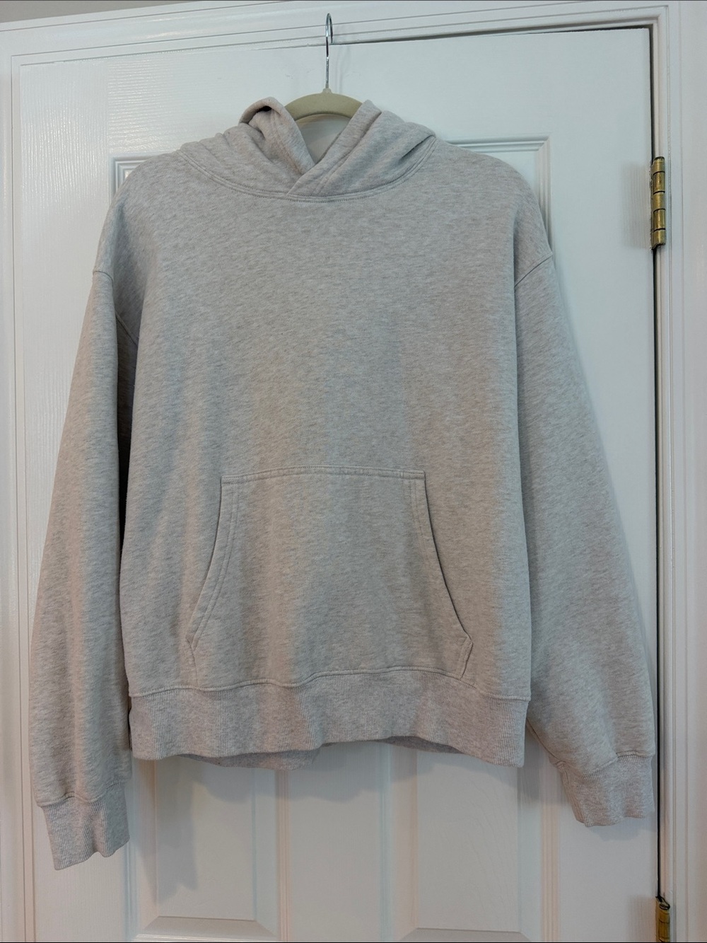 Aritzia Womens Heather Cream Perfect Fit Sweatfleece Sweatshirt, Size L.